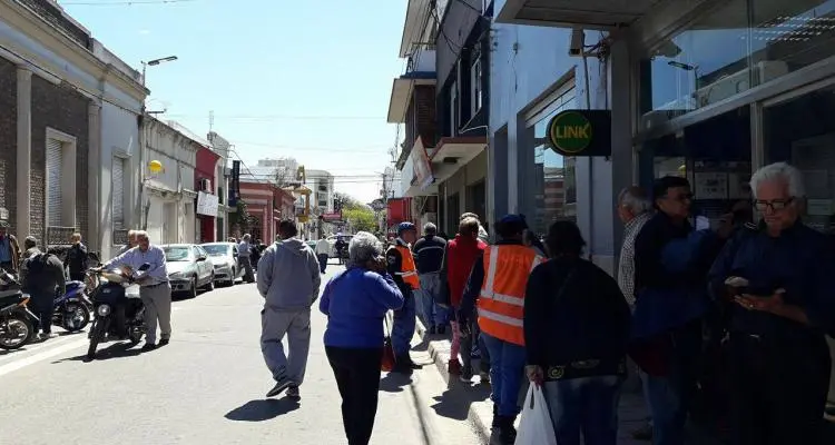 Evacuaron el Banco Industrial tras una amenaza de bomba