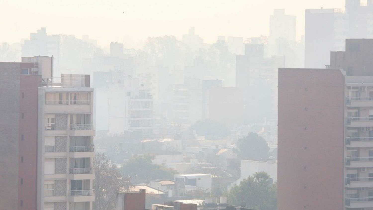 Rosario, otra vez cubierta de humo