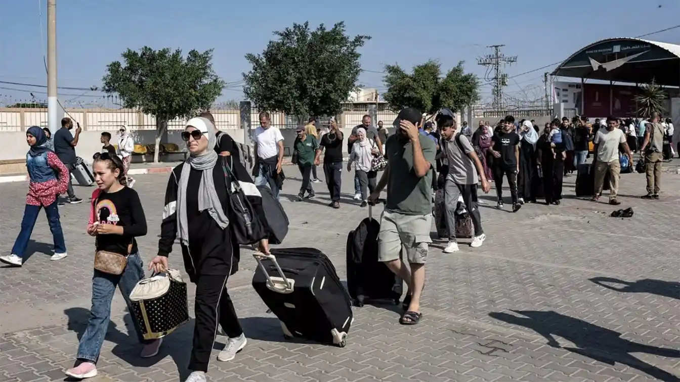 Miles de civiles han tenido que evacuarse debido a la guerra.