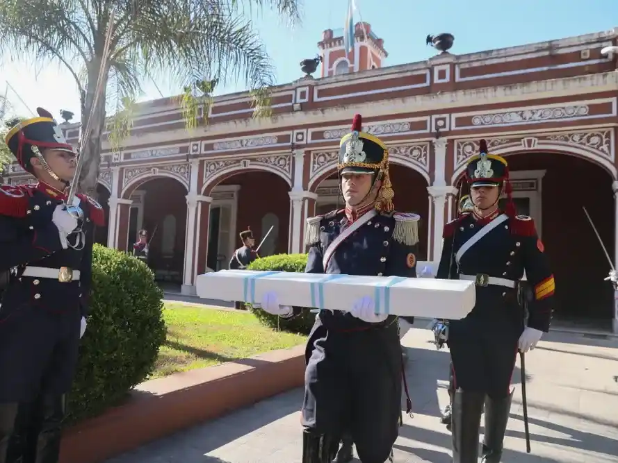 El traslado del sable, que tendrá como destino final el Regimiento de Granaderos a Caballo, comenzó a las 10 de este sábado.
