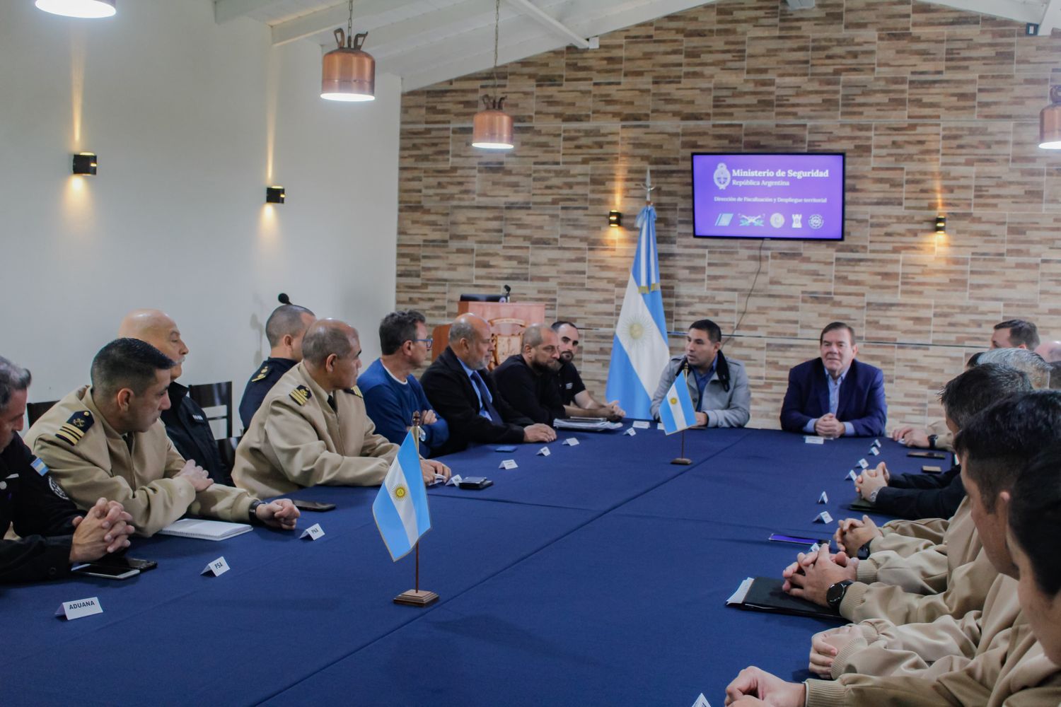 “Nos reunimos con referentes de las distintas fuerzas de seguridad para seguir trabajando en la prevención", explicó Montenegro.