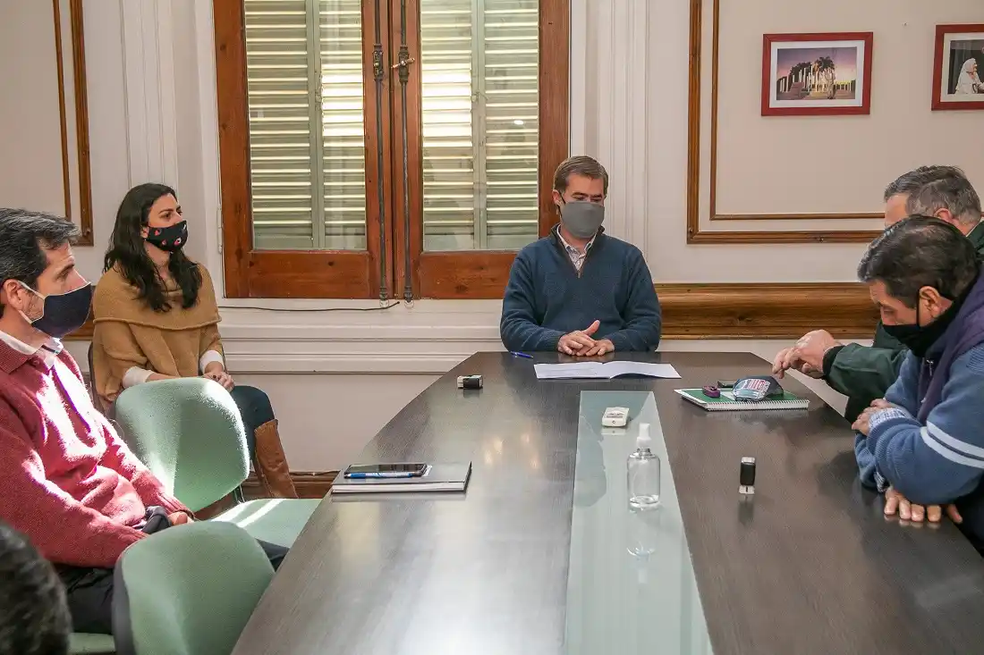 Los trabajadores municipales acordaron con el Ejecutivo un aumento del 16%