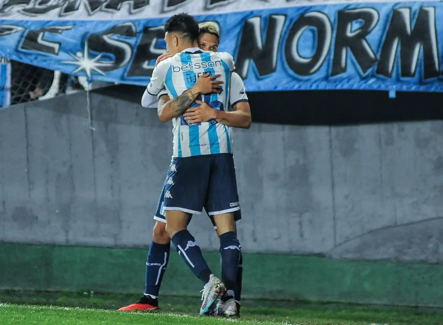 Quintero y Ojeda son parte de la ofensiva de Racing.