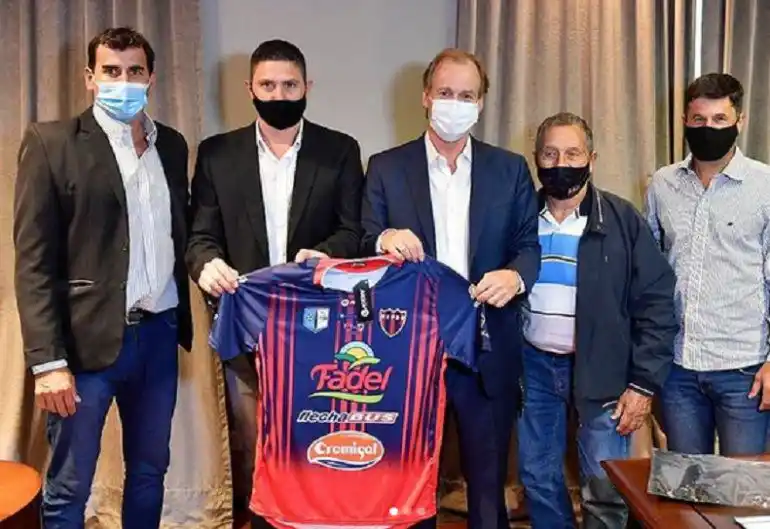 Bordet se reunió con autoridades del Depro antes del histórico partido con River