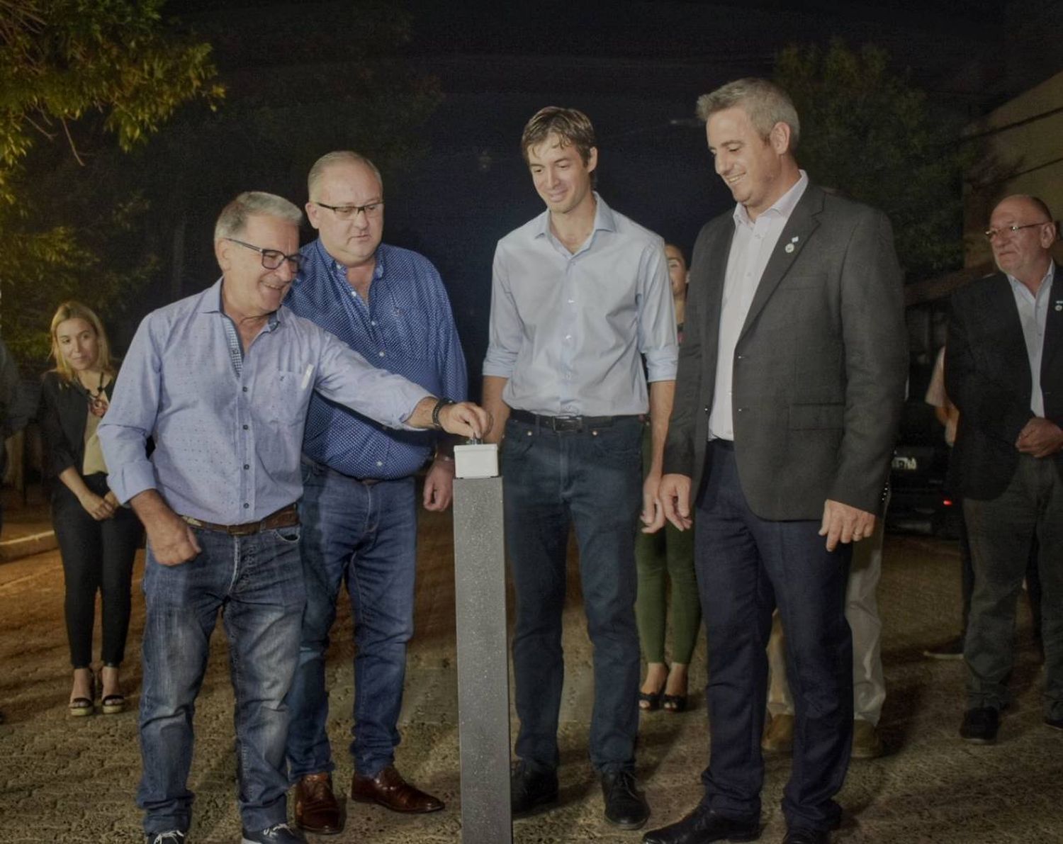 Se inauguró la nueva iluminación Led de calle San Martín en Colón, una obra de CAFESG