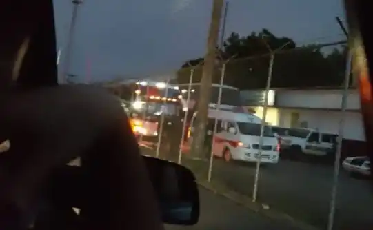 ¿TRASLADO DE PRESOS? Reportan movimiento de autobuses en cárcel de Maracaibo (+VIDEO)