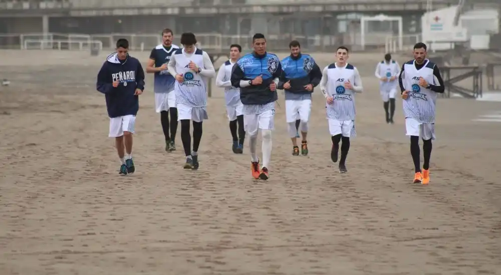 Peñarol viaja a Uruguay para jugar el Cuadrangular de Campeones