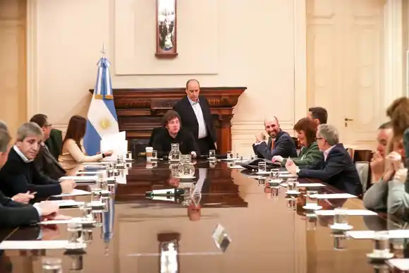 Milei convocó a una nueva reunión de Gabinete tras el fallo por YPF