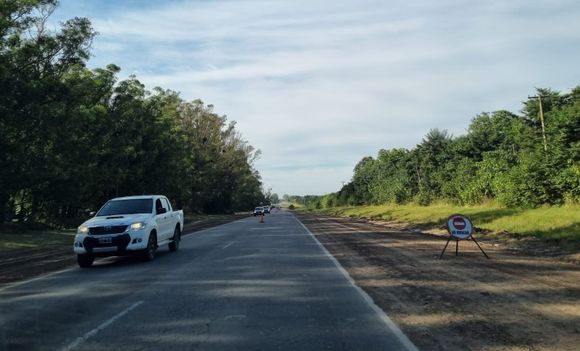 Ruta 1001: transitar esquivando baches y grietas para llegar al tramo pavimentado con ondulaciones es una aventura