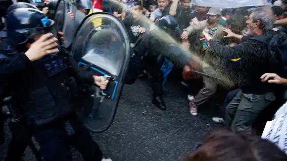 La habitual marcha de los jubilados frente al Congreso registró nuevos incidentes