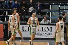 Los tandilenses perdieron y quedaron en el abismo