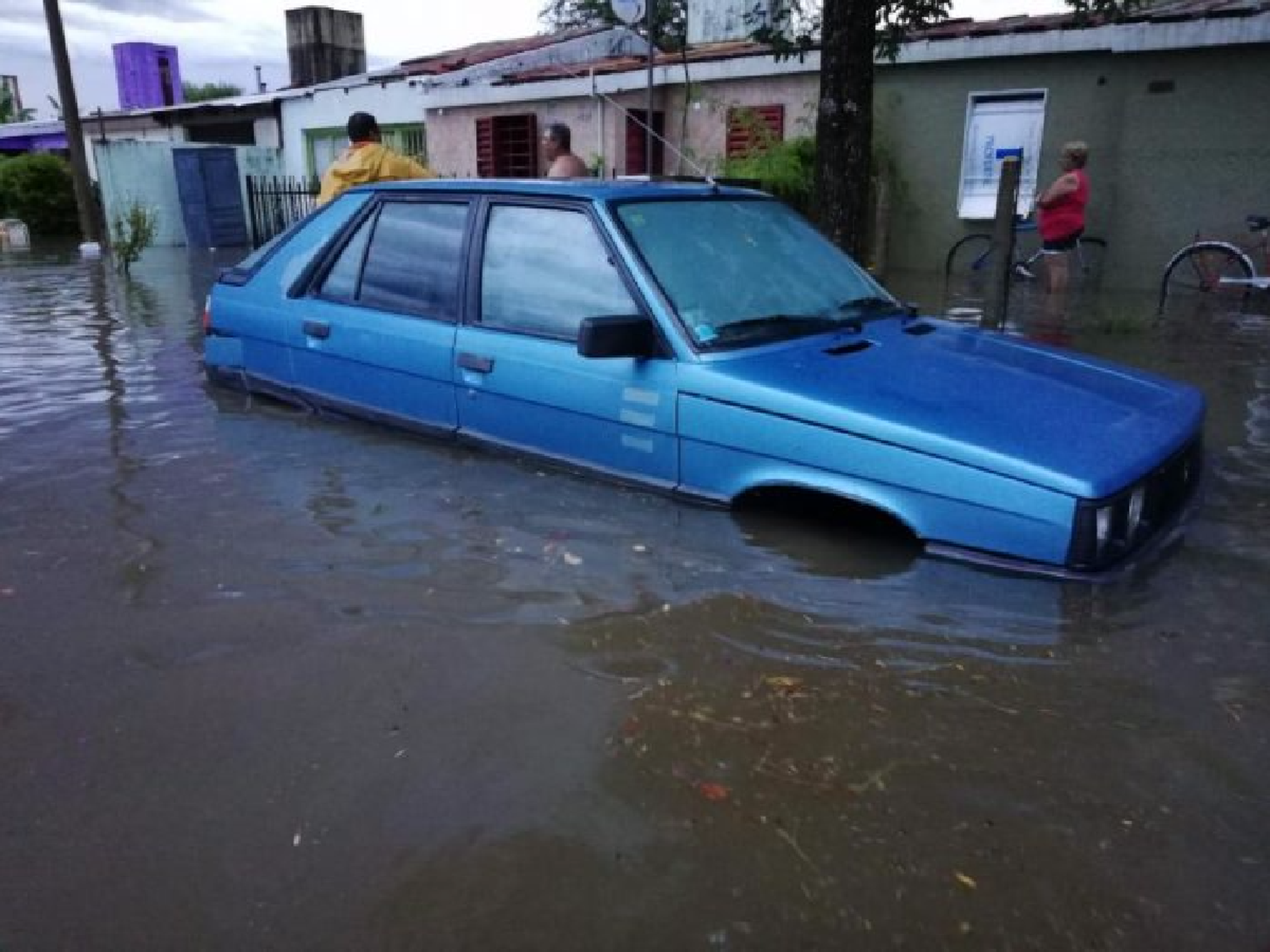 Tras las intensas lluvias, hay 40 evacuados en Leones