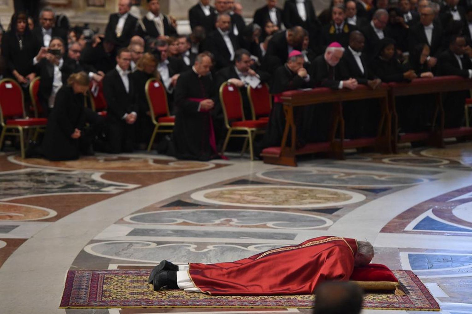 Franciscó expresó “vergüenza” por dejar un “mundo fracturado”