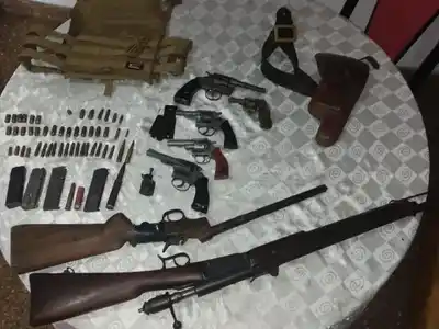 Impresionante allanamiento: Secuestraron un arsenal de armas de fuego, municiones y equipamiento en Paraná