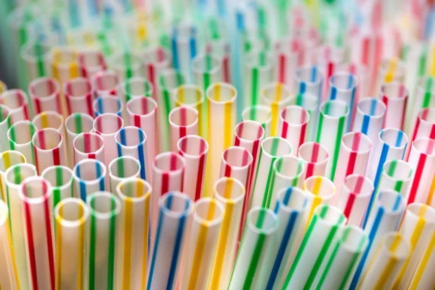 Chile prohibió los utensilios de plástico de un solo uso en comercios