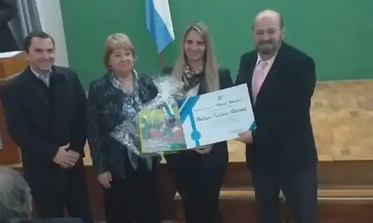 Andrea Attonaty, de la escuela Tabaré, fue elegida "maestra ilustre entrerriana"