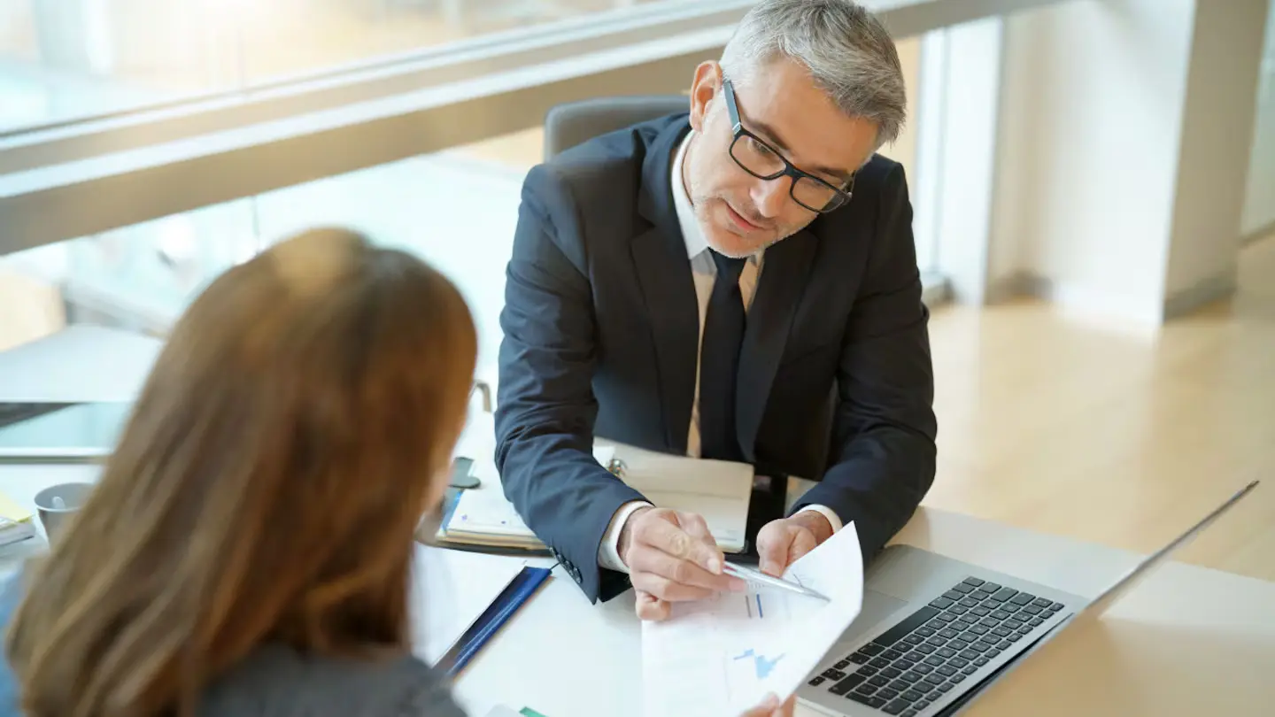 Bancos buscan empleados: cómo aplicar en diciembre de 2025