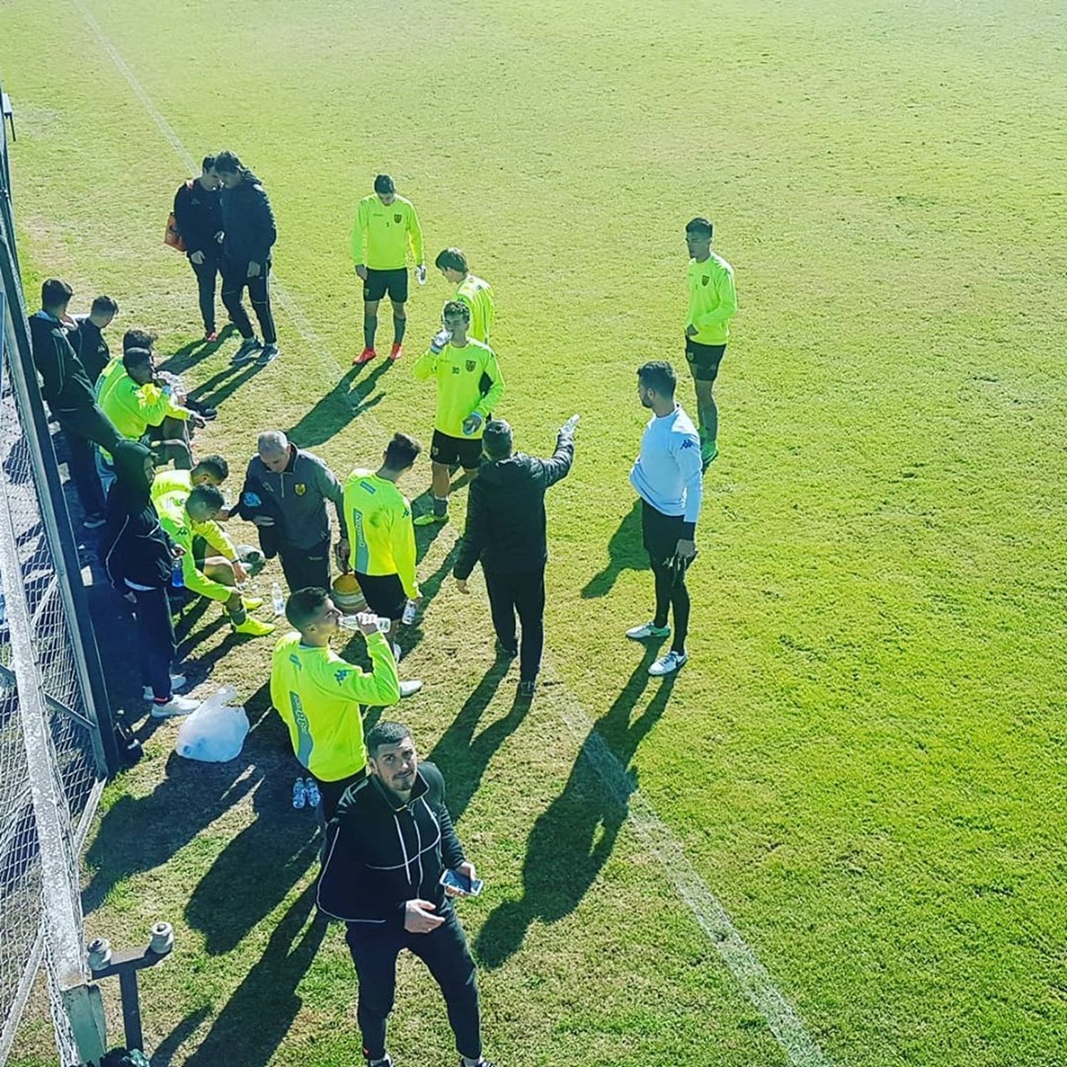 Santamarina hizo fútbol frente a Almirante Brown