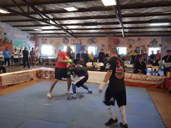 El boxeo de Ferro visitó el penal de Barker