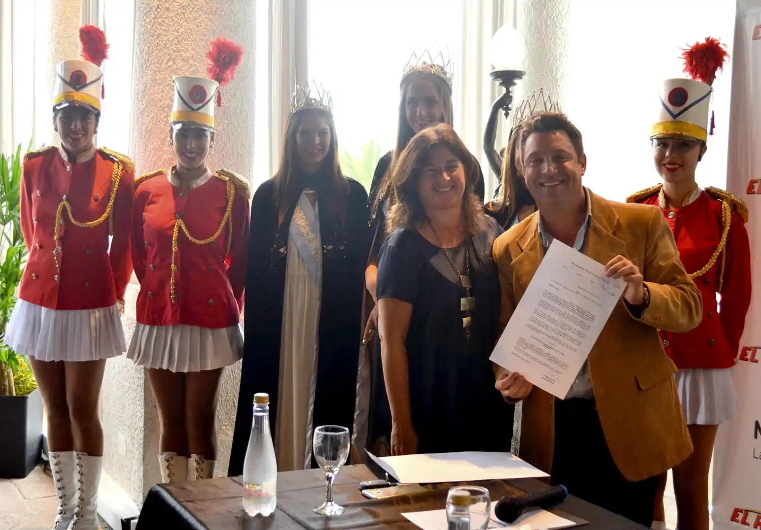 Declaran "Embajador Turístico" al diseñador Adrián Caballero