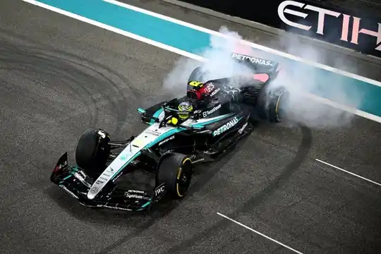 Lewis Hamilton se despidió de Mercedes