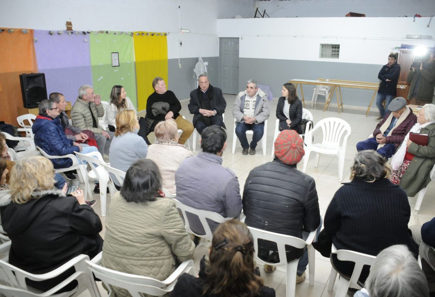 Vecinos de Casacuberta se reunieron con Lunghi por el asfalto 