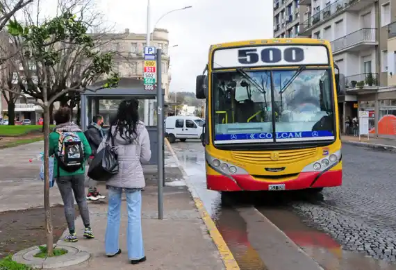 El transporte urbano pasó de facturar 13 millones de pesos a 700 mil y faltan fondos 