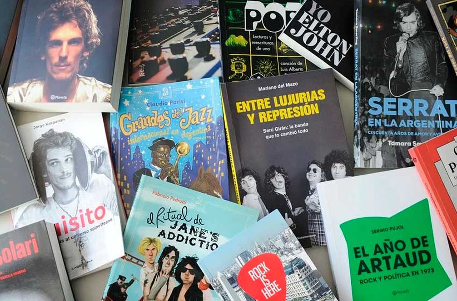 Desde Spinetta hasta David Bowie, un recorrido por diez libros de rock para disfrutar con música de fondo