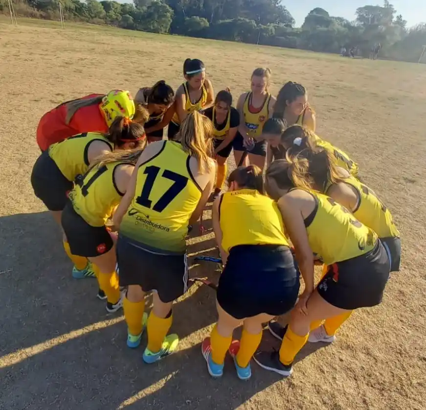 Hockey sobre Césped: Las chicas del Recreativo tuvieron un buen juego asociado
