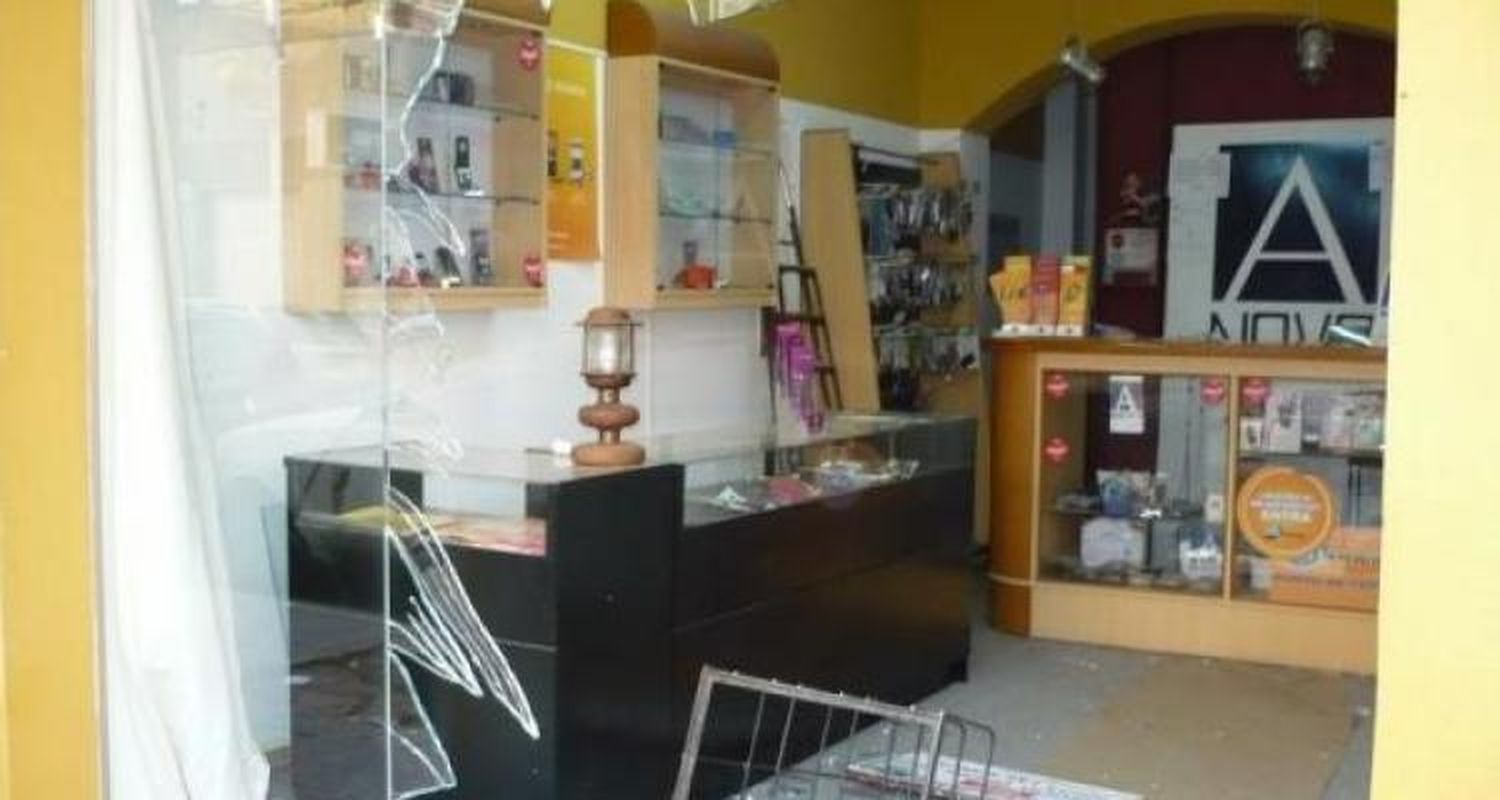 Los ladrones se comunican con…