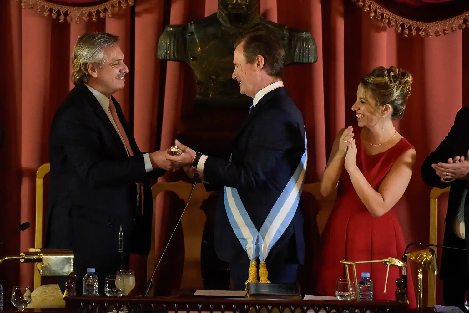 Alberto Fernández entregó los atributos de mando a Gustavo Bordet y destacó su gestión en la provincia