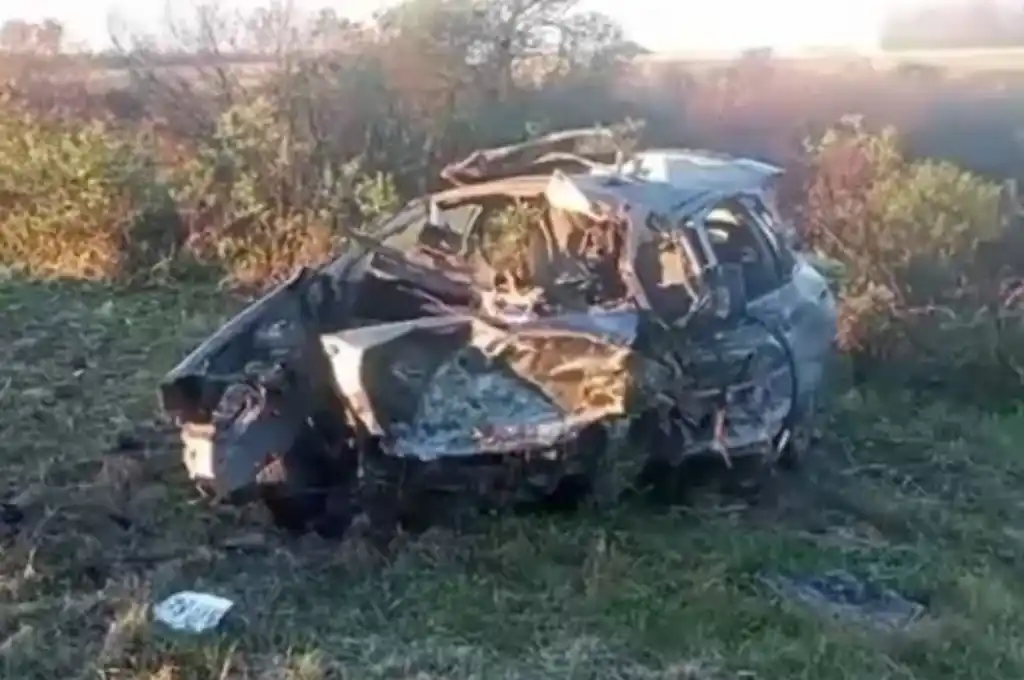 Uno de los vehículos luego de la colisión