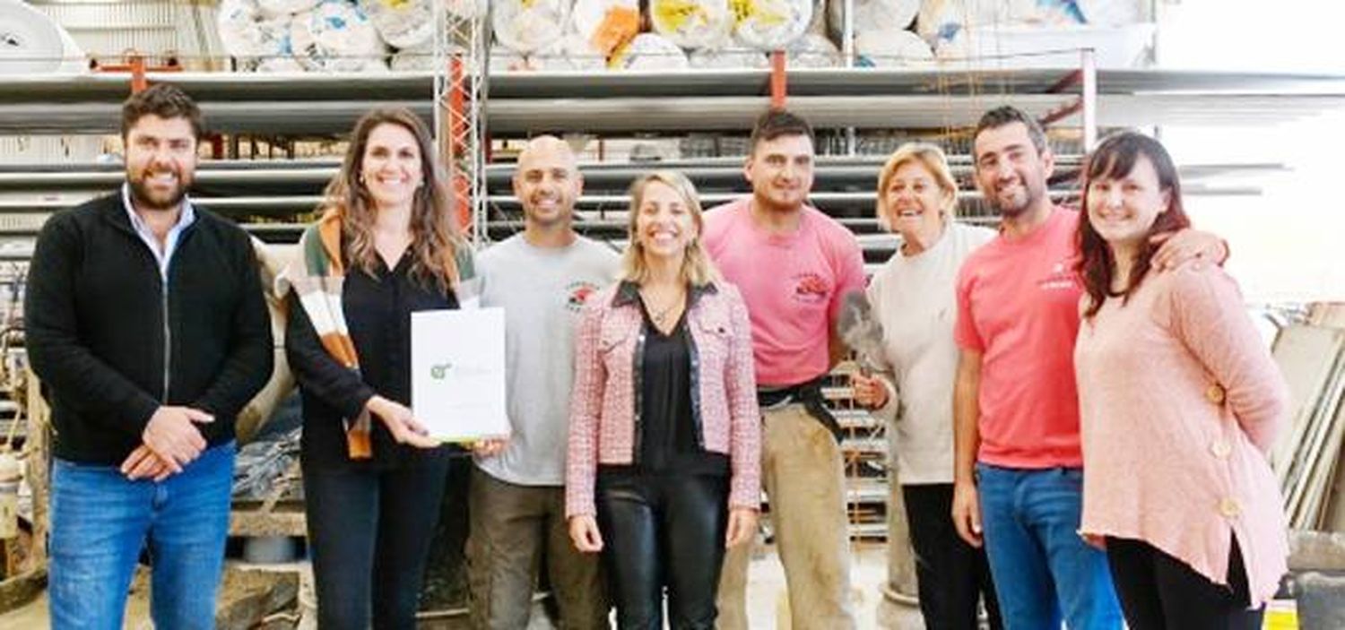 �SAcompañamos a jóvenes emprendedores para que sigan creciendo y concretando  nuevos desafíos⬝   