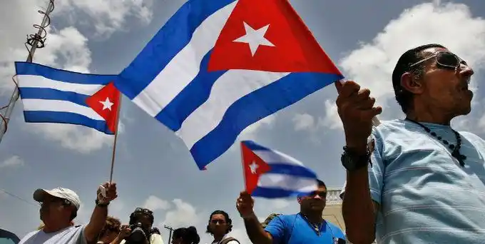 PROTESTA SIGNIFICATIVA: cientos de personas manifiestan contra gobierno de Cuba