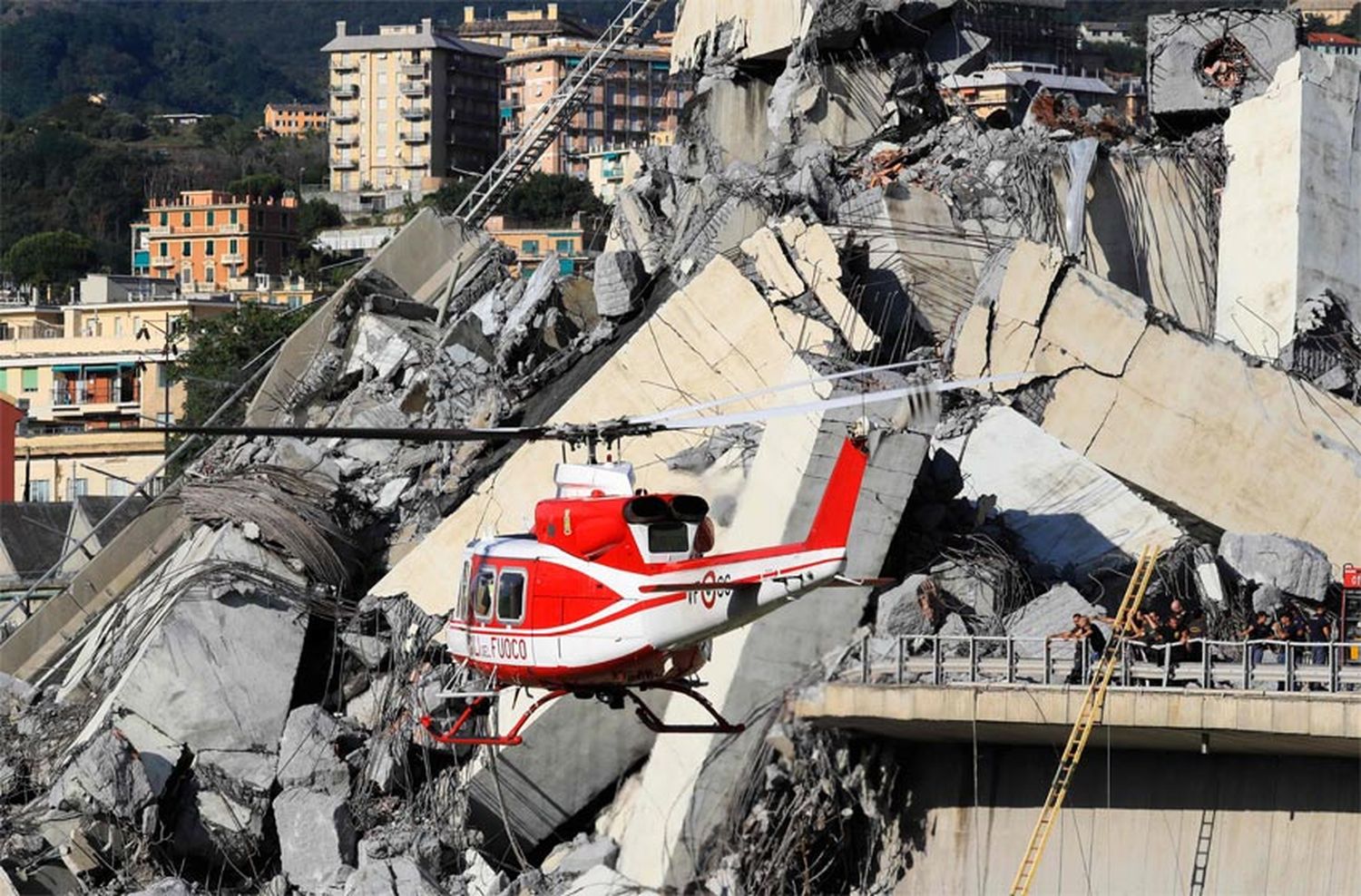 Aumenta a 39 el número de muertos por el derrumbe del puente en Génova