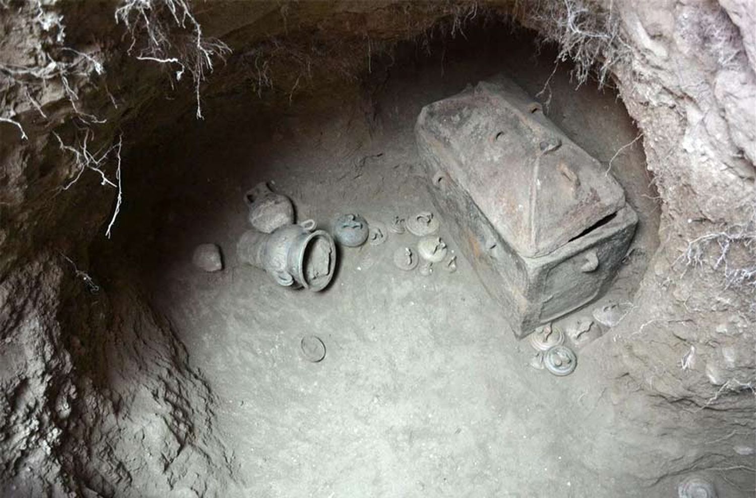 Descubren una misteriosa tumba de finales de la civilización minoica