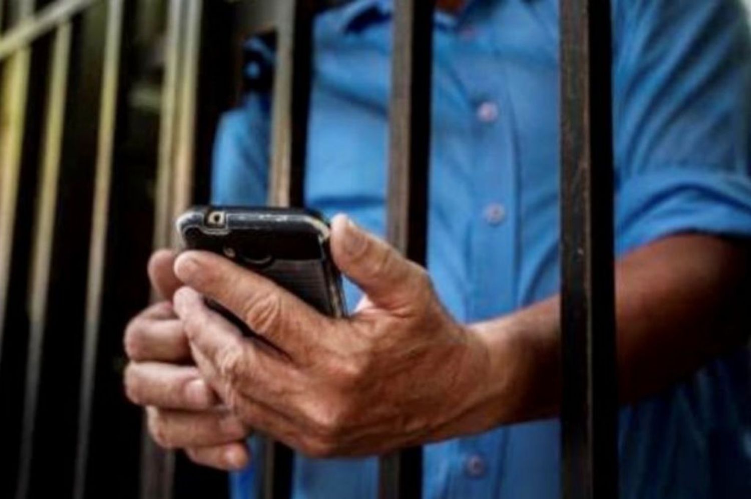 Cárcel de Coronda: ordenaron que los detenidos no puedan acceder a teléfonos celulares