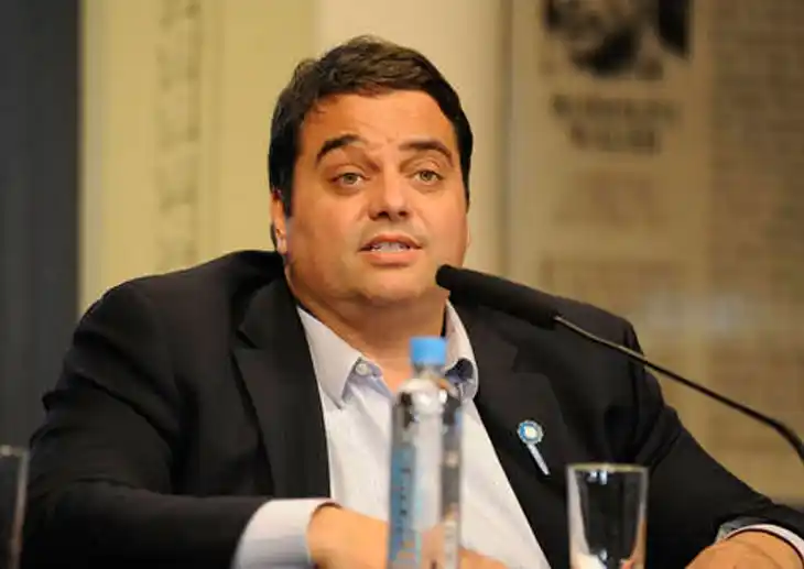 Triaca y la CGT cocinan la reforma laboral