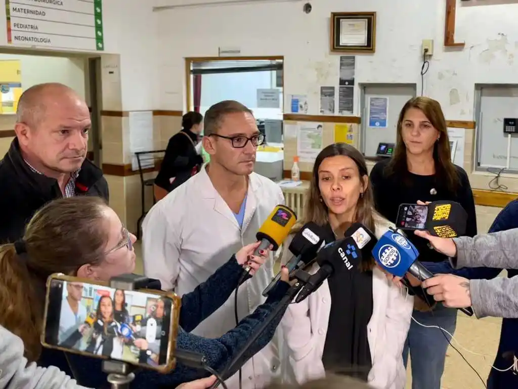 Conferencia de prensa en el Hospital Jaime Ferré