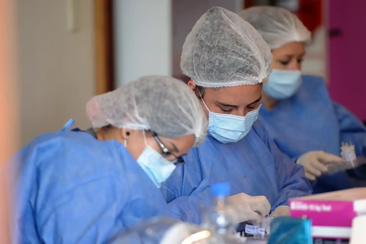 Se notificaron 4 muertes y se estancó la disminución de contagios