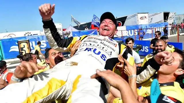 TC: La emotiva despedida del Gurí Martínez ante un desbordante Autódromo de Paraná