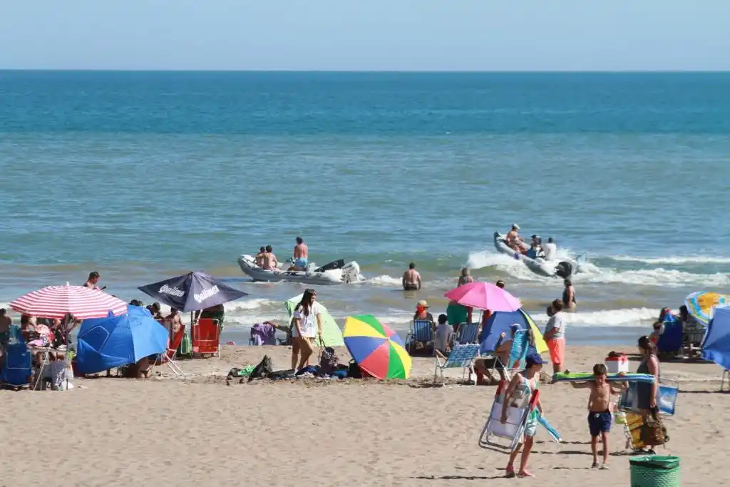 Alta concurrencia de visitantes en el inicio de la ola de calor