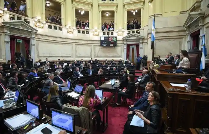 Los senadores cobrarán 12 millones por mes.