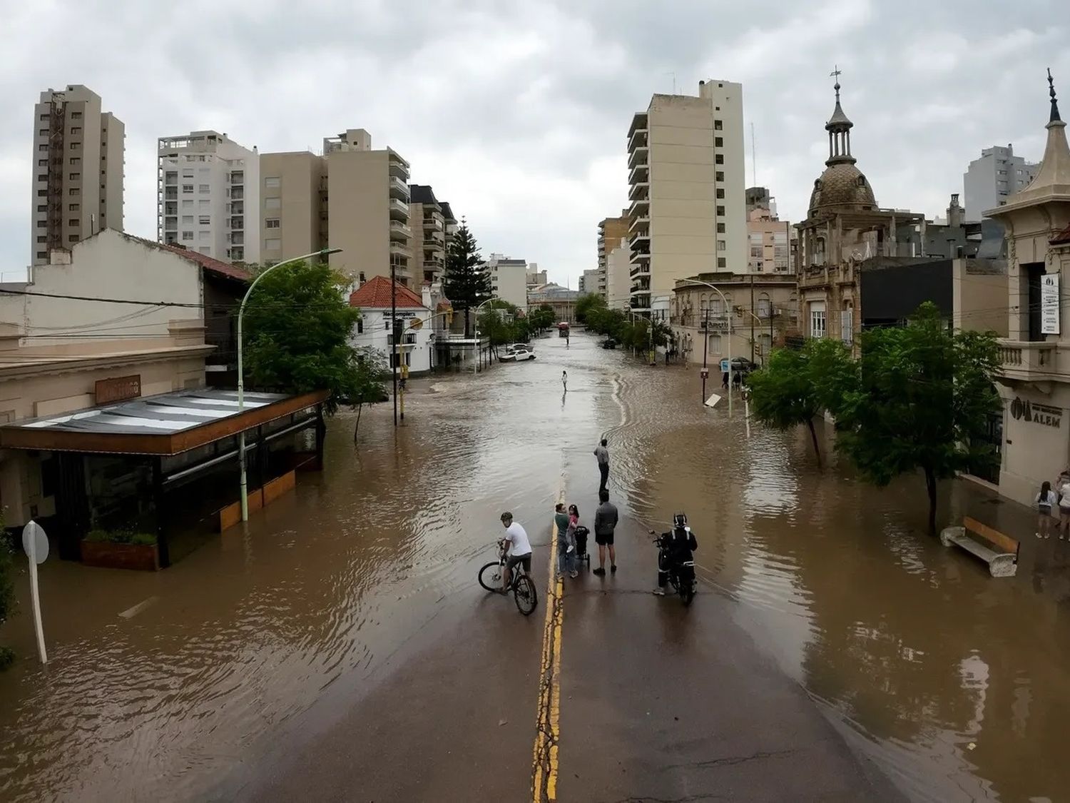 Continúan las tareas de rescate y asistencia en Bahía Blanca