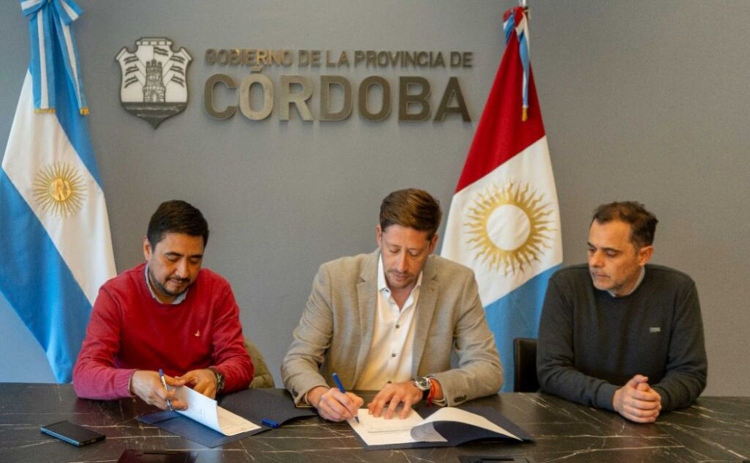 La Provincia firmó el acuerdo salarial con Atsa para personal de hospitales provinciales