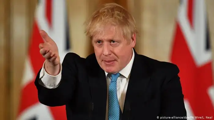 Johnson reconoce frustración de los británicos y les pide paciencia