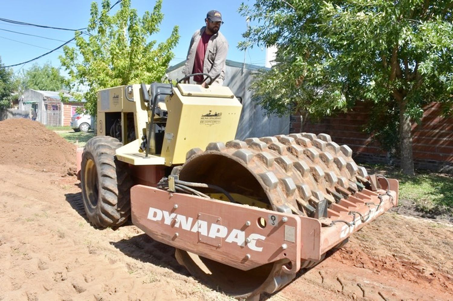 La municipalidad trabaja en el perfilado y reparación de calles sin pavimentar