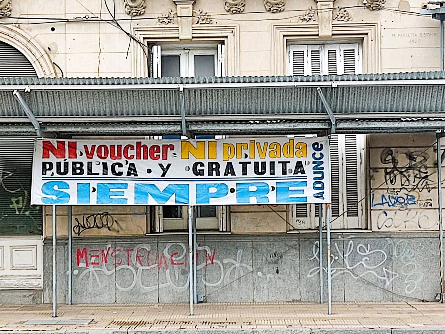 Los docentes universitarios se proclamaron en defensa de la educación pública