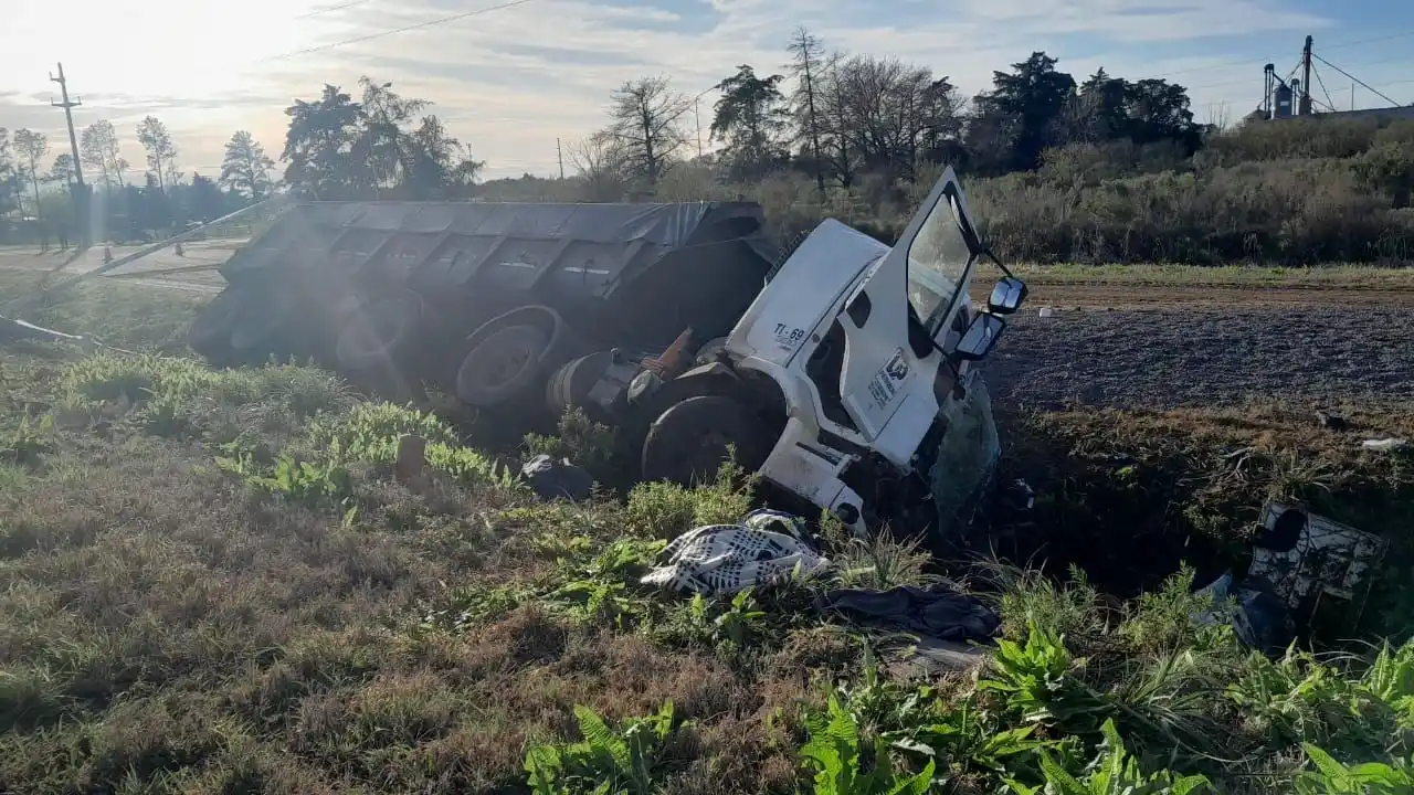 Dos camioneros fallecieron en un choque frontal en la Ruta 18