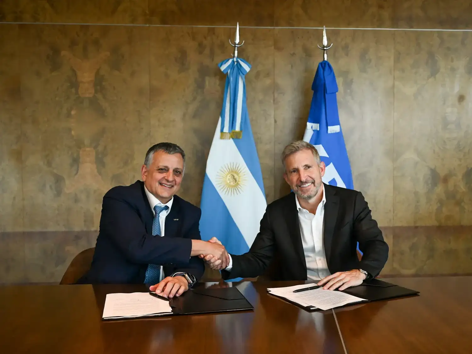 Acuerdo histórico entre YPF y Entre Ríos para mejorar la logística, bajar costos e impulsar nuevas inversiones